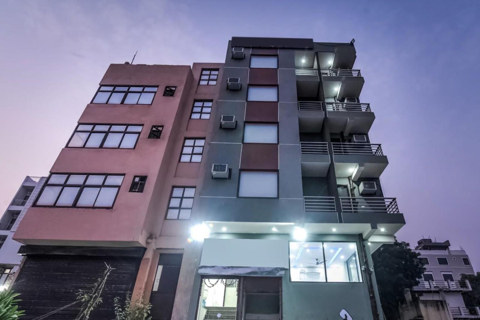 Hotel Aerostar Gold - Opposite Max Healthcare Дели Экстерьер фото