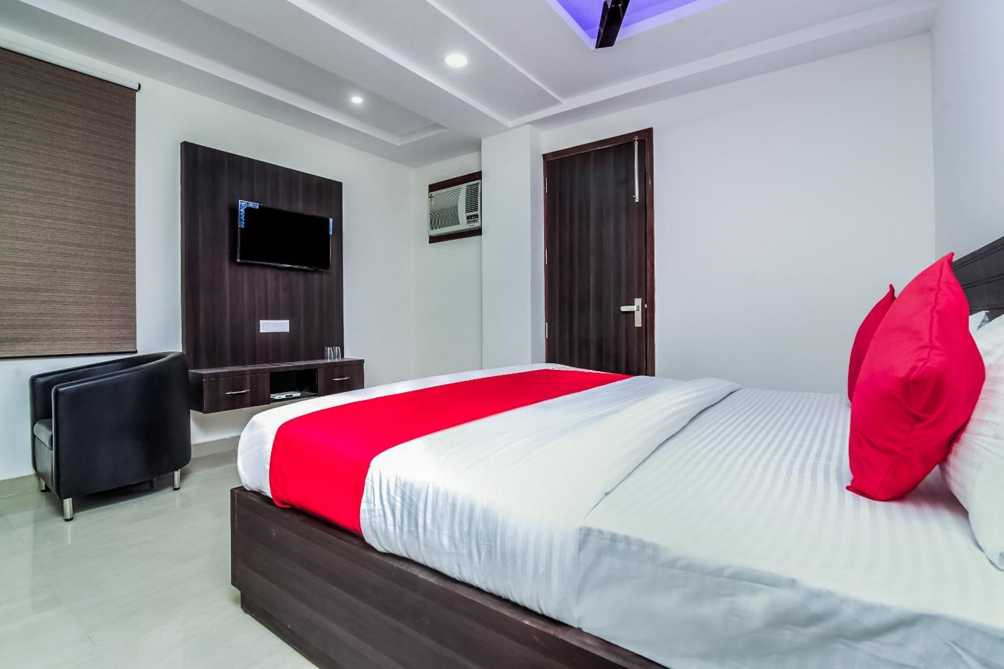 Hotel Aerostar Gold - Opposite Max Healthcare Дели Экстерьер фото