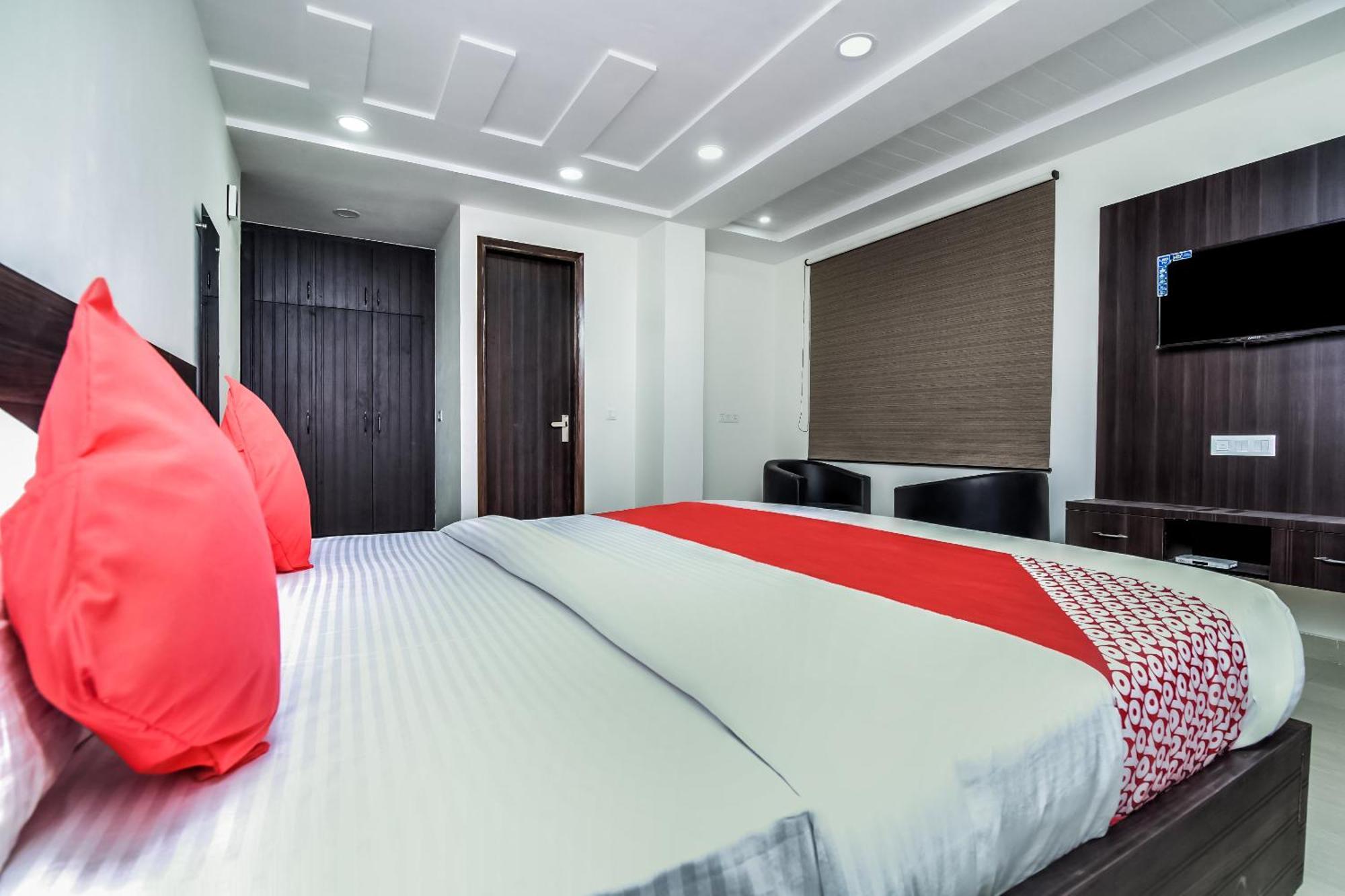 Hotel Aerostar Gold - Opposite Max Healthcare Дели Экстерьер фото