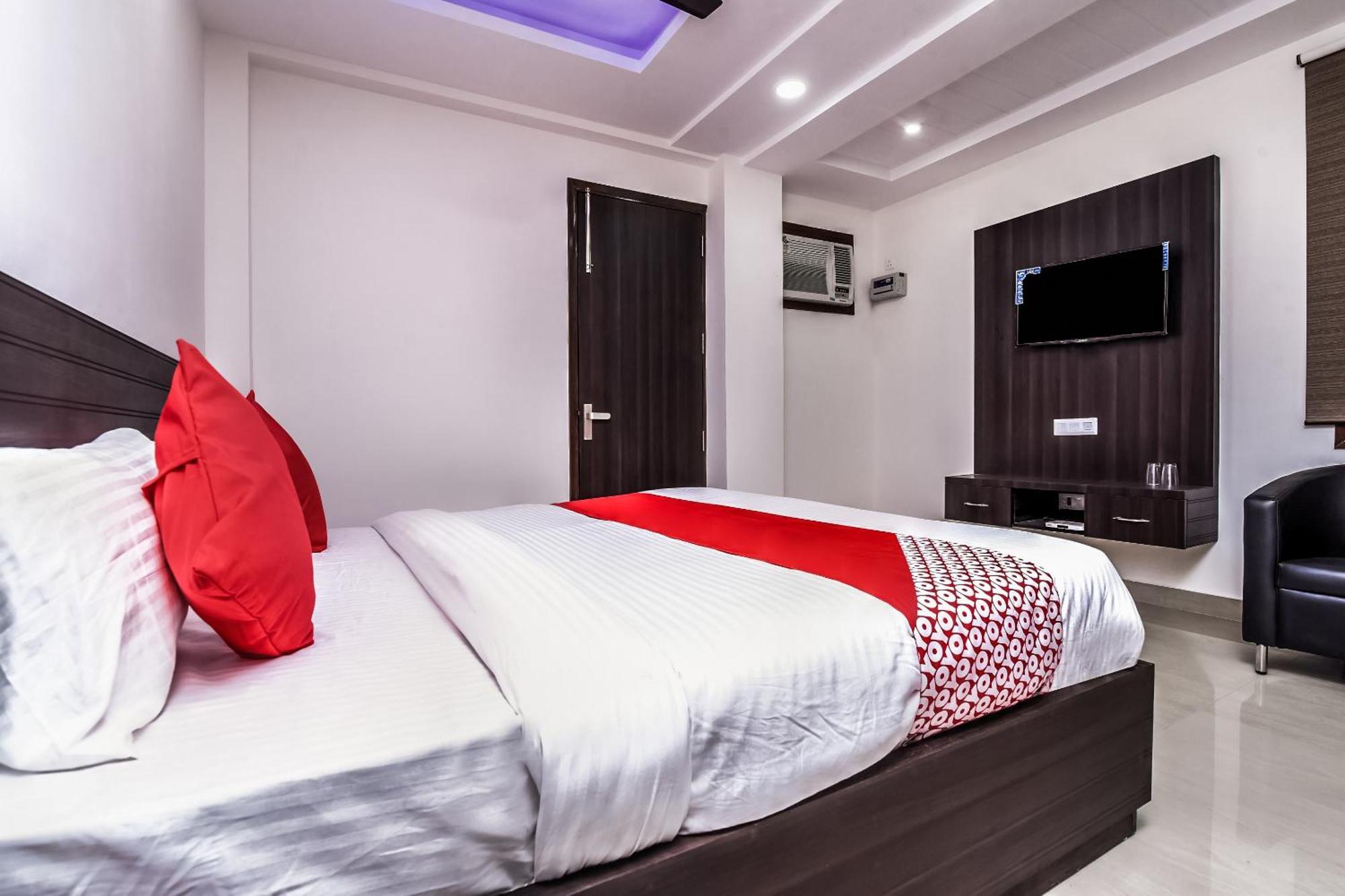 Hotel Aerostar Gold - Opposite Max Healthcare Дели Экстерьер фото
