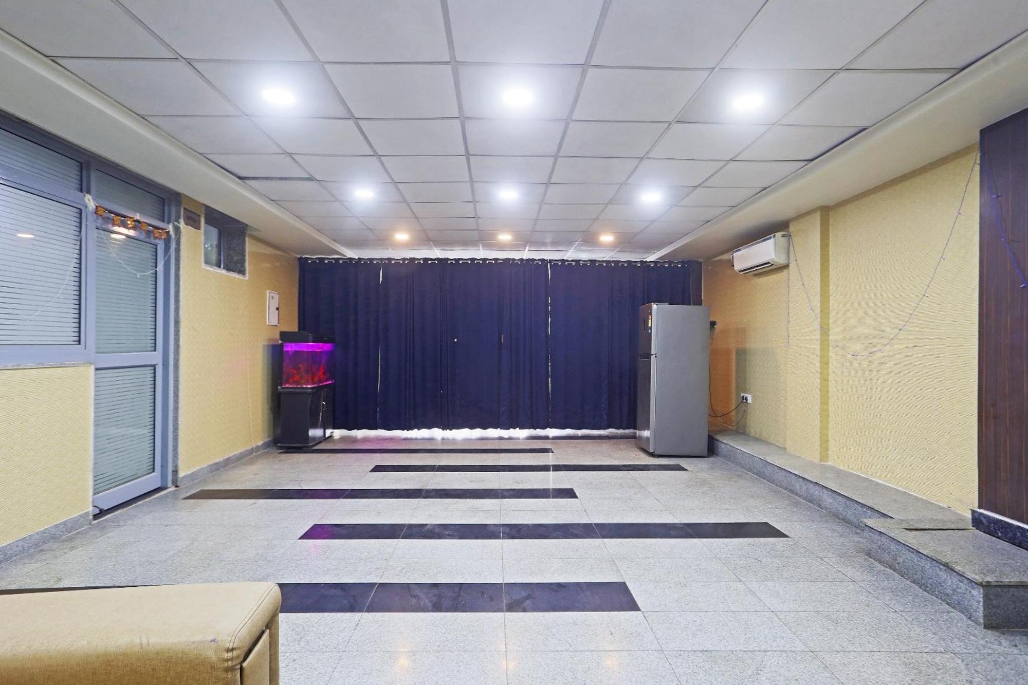 Hotel Aerostar Gold - Opposite Max Healthcare Дели Экстерьер фото