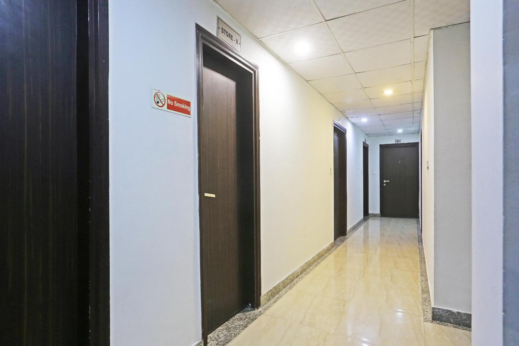 Hotel Aerostar Gold - Opposite Max Healthcare Дели Экстерьер фото