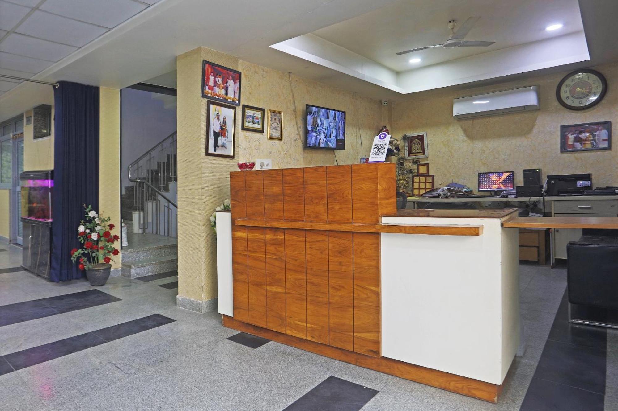 Hotel Aerostar Gold - Opposite Max Healthcare Дели Экстерьер фото