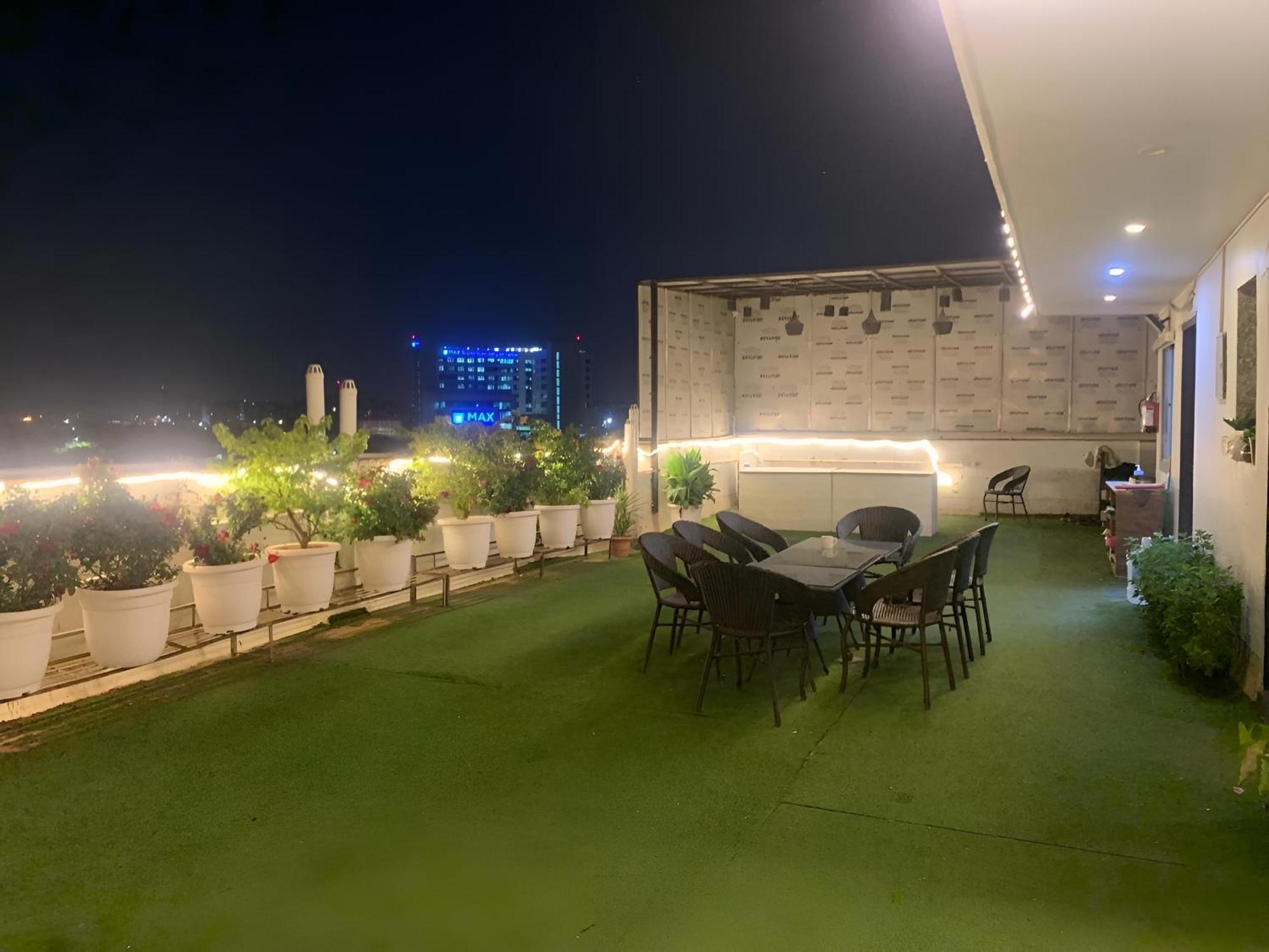 Hotel Aerostar Gold - Opposite Max Healthcare Дели Экстерьер фото