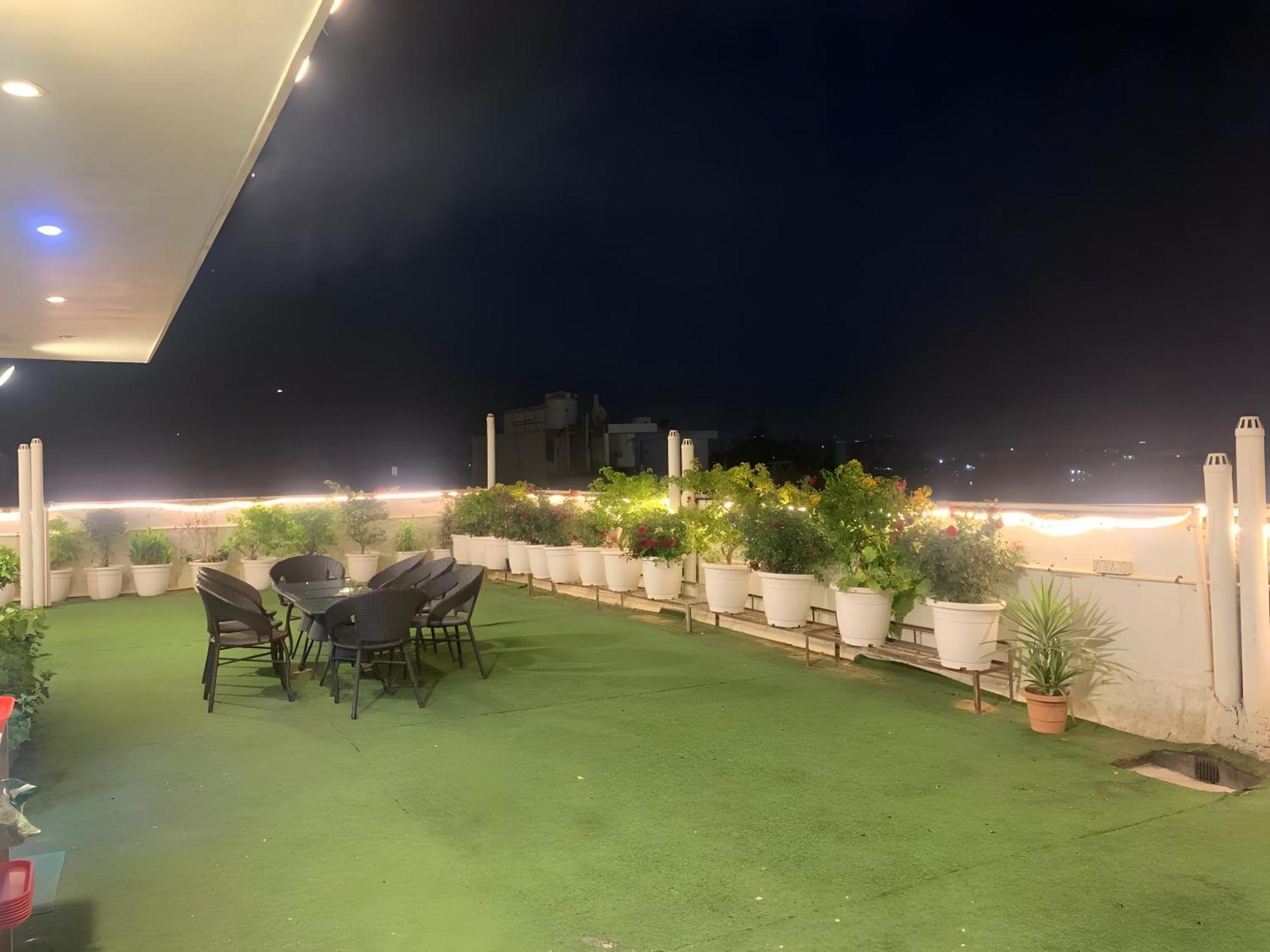 Hotel Aerostar Gold - Opposite Max Healthcare Дели Экстерьер фото