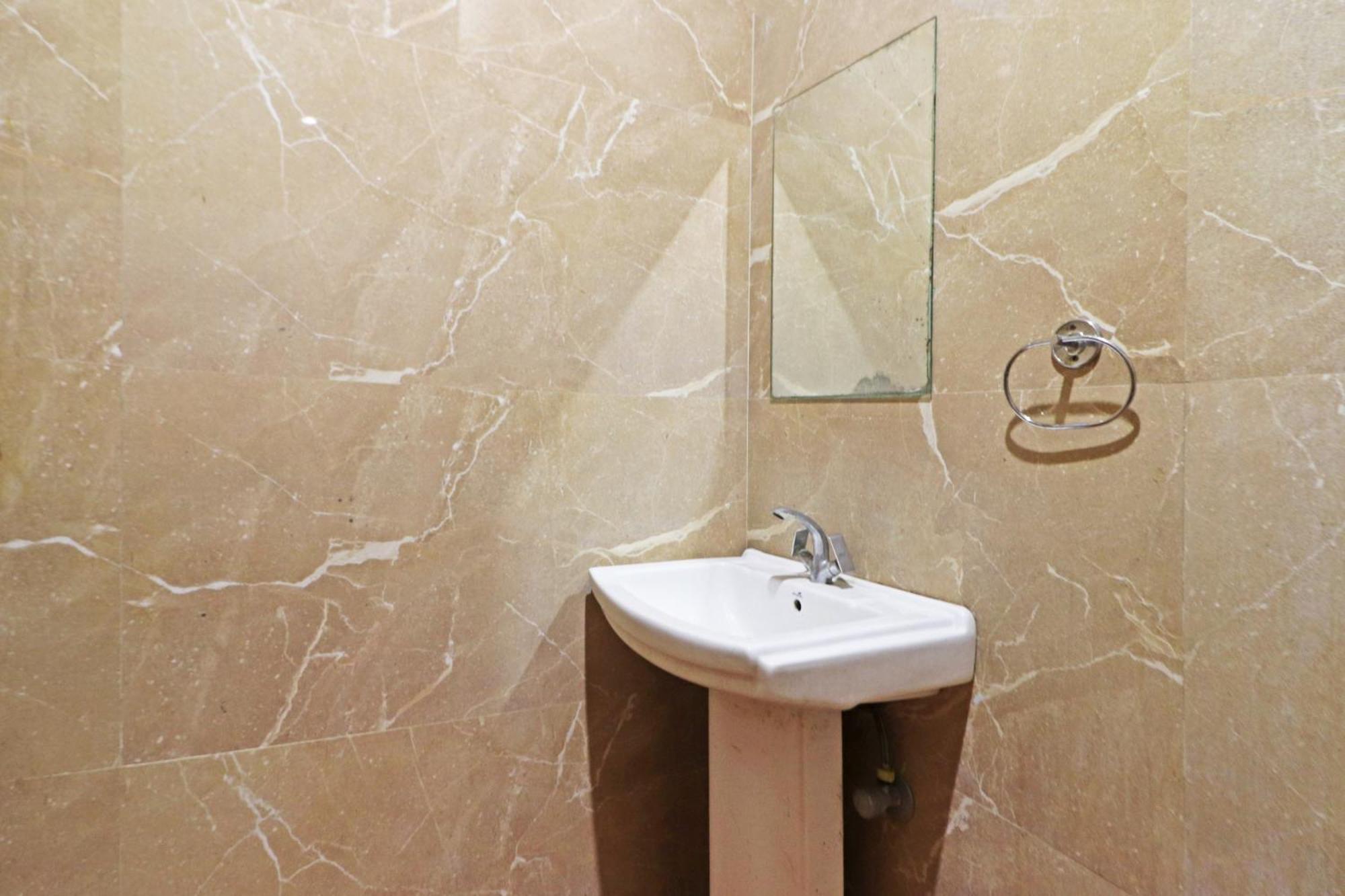 Hotel Aerostar Gold - Opposite Max Healthcare Дели Экстерьер фото