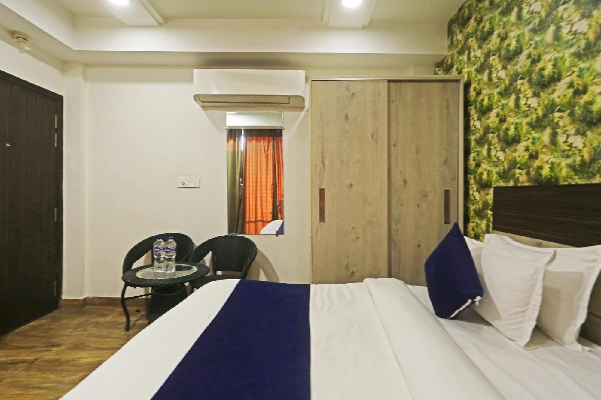 Hotel Aerostar Gold - Opposite Max Healthcare Дели Экстерьер фото