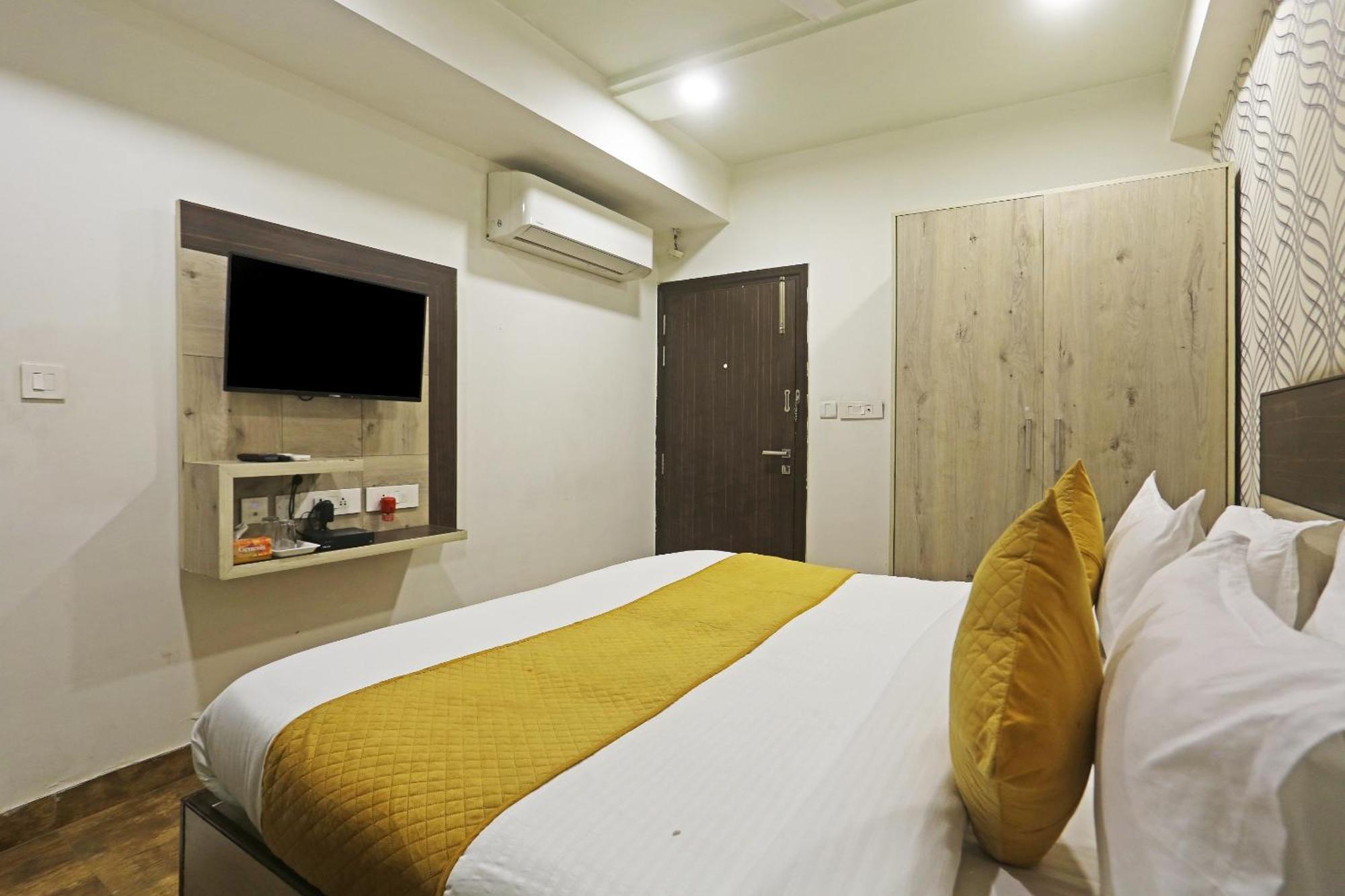 Hotel Aerostar Gold - Opposite Max Healthcare Дели Экстерьер фото