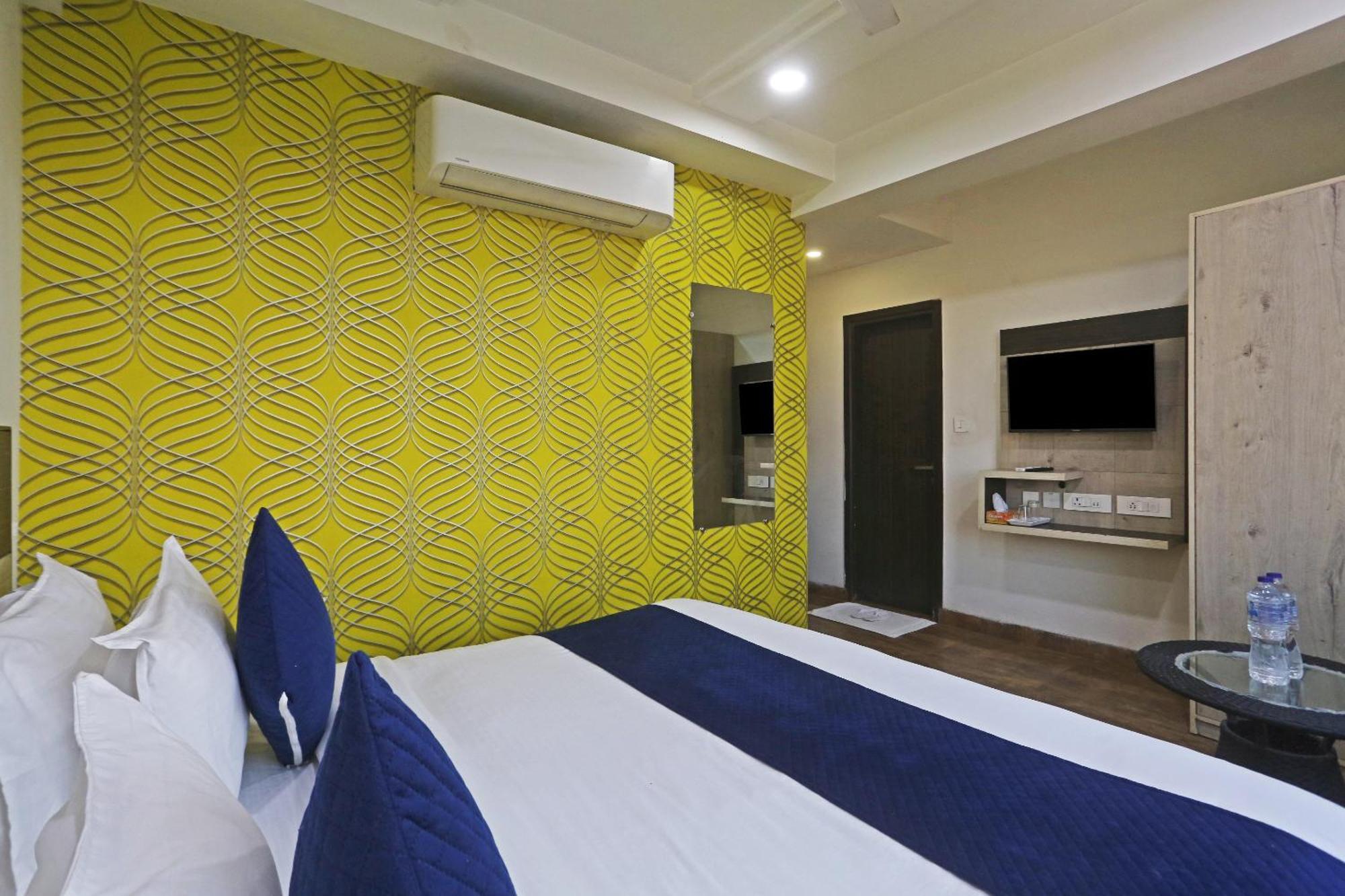 Hotel Aerostar Gold - Opposite Max Healthcare Дели Экстерьер фото