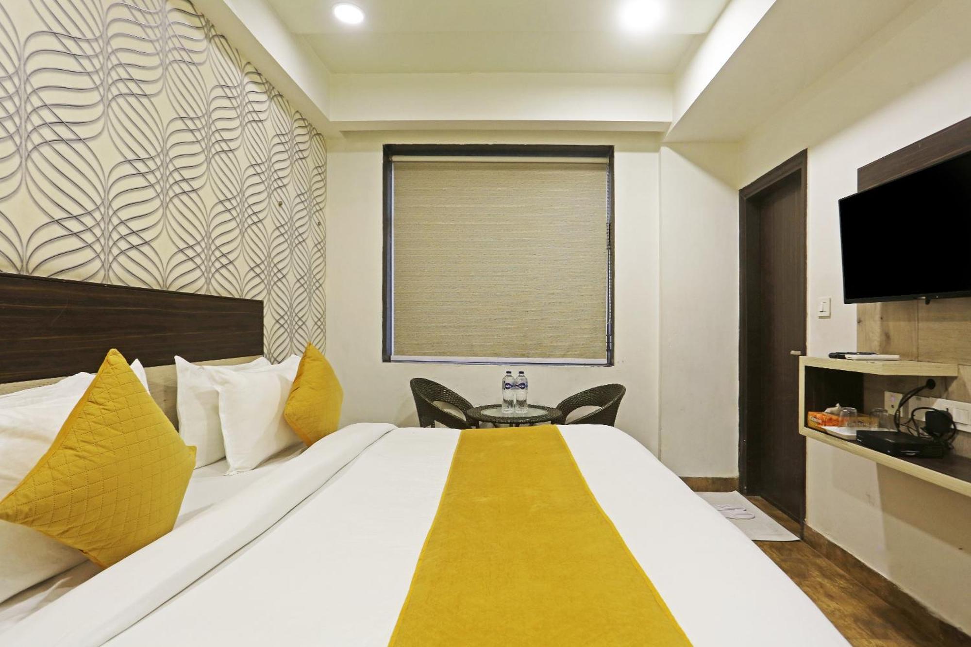 Hotel Aerostar Gold - Opposite Max Healthcare Дели Экстерьер фото
